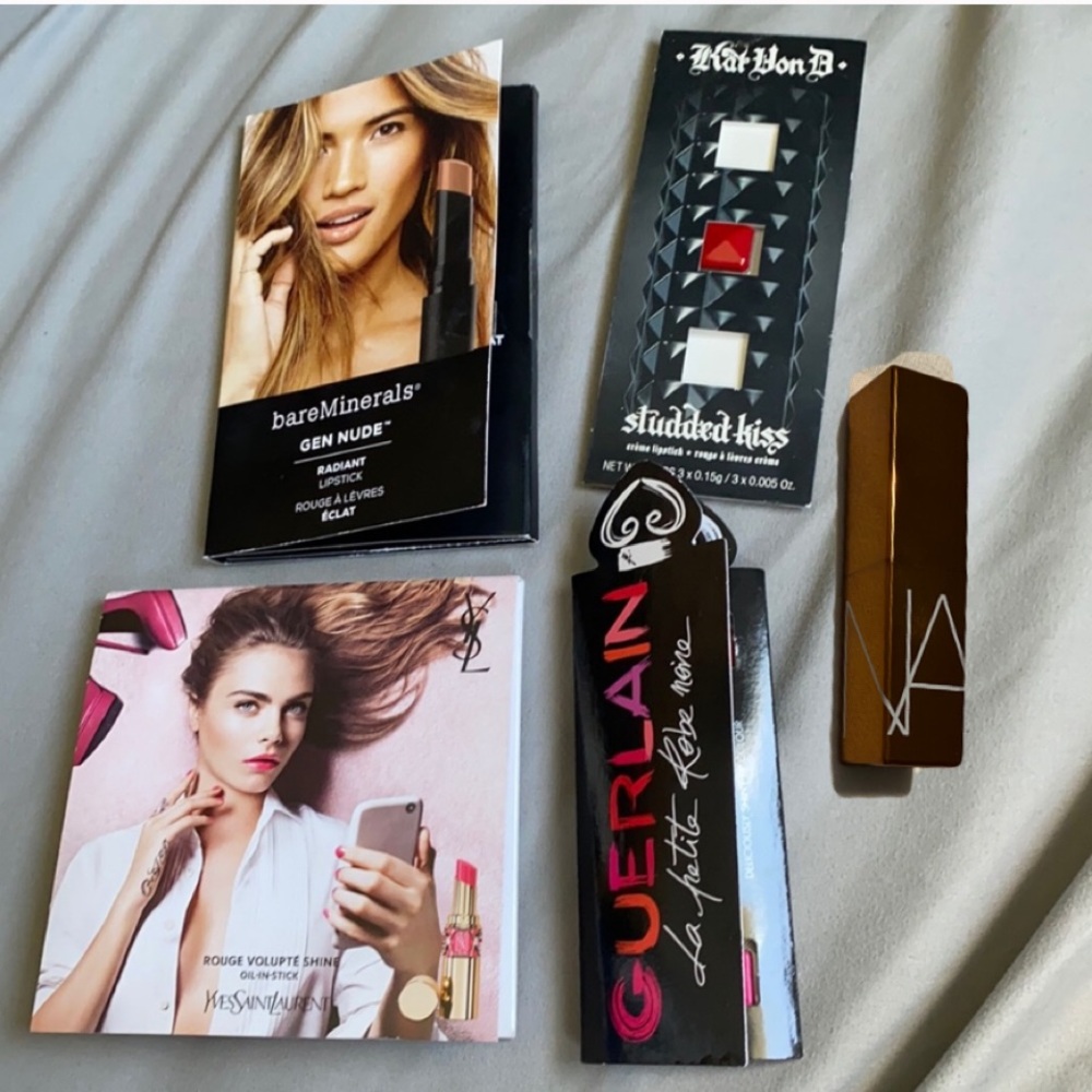 Set of 5 different lipstick samples